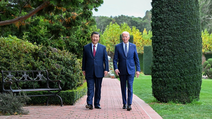 习近平结束中美元首会晤并出席亚太经合组织第三十次领导人非正式会议回到北京