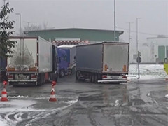卡车司机封堵与乌克兰边境一处过境点