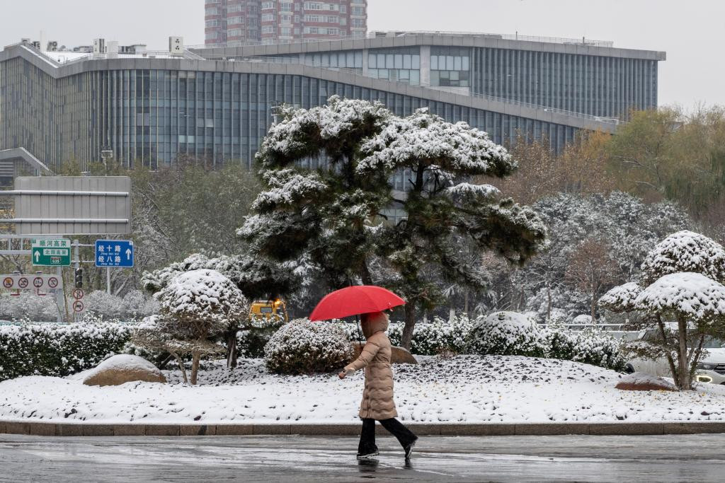 北方部分地区积极应对降雪天气