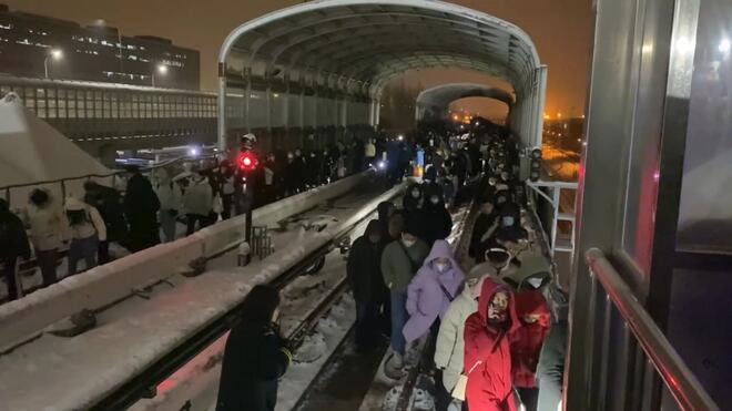 北京地铁昌平线两节车厢分离 已致30多人受伤