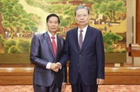 赵乐际会见老挝建国阵线中央委员会主席
