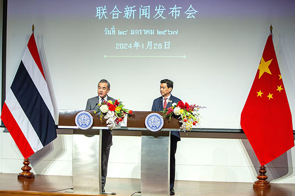 中泰签署互免持普通护照人员签证协定