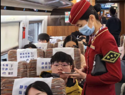 春运客流高位运行 多举措便利旅客出行