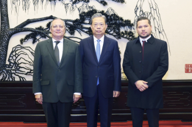 赵乐际会见哥伦比亚国会主席兼参议长和众议长