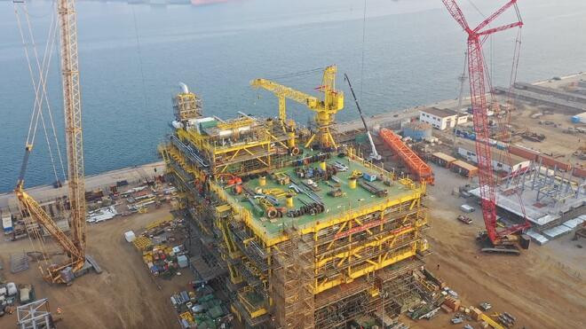 “深海一号”二期工程 综合处理平台陆地建造完工