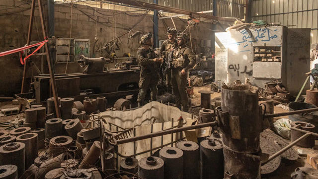 以军称突袭巴武装组织武器制造厂 哈马斯称袭击以军军车