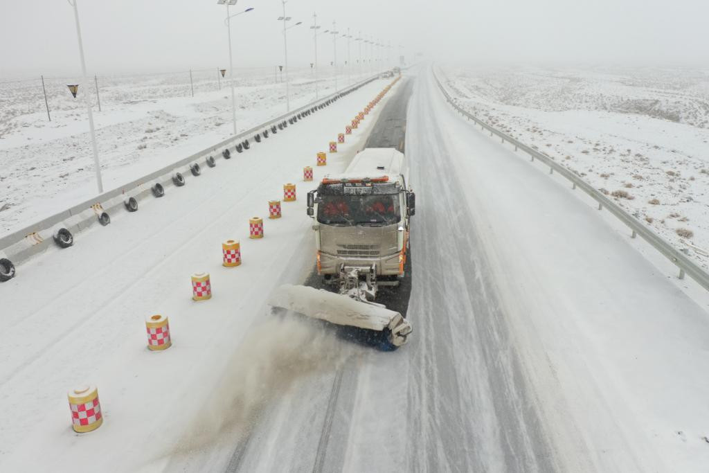 中东部大范围雨雪 各地积极应对