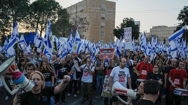 以色列民众在耶路撒冷举行示威游行 要求内塔尼亚胡辞职