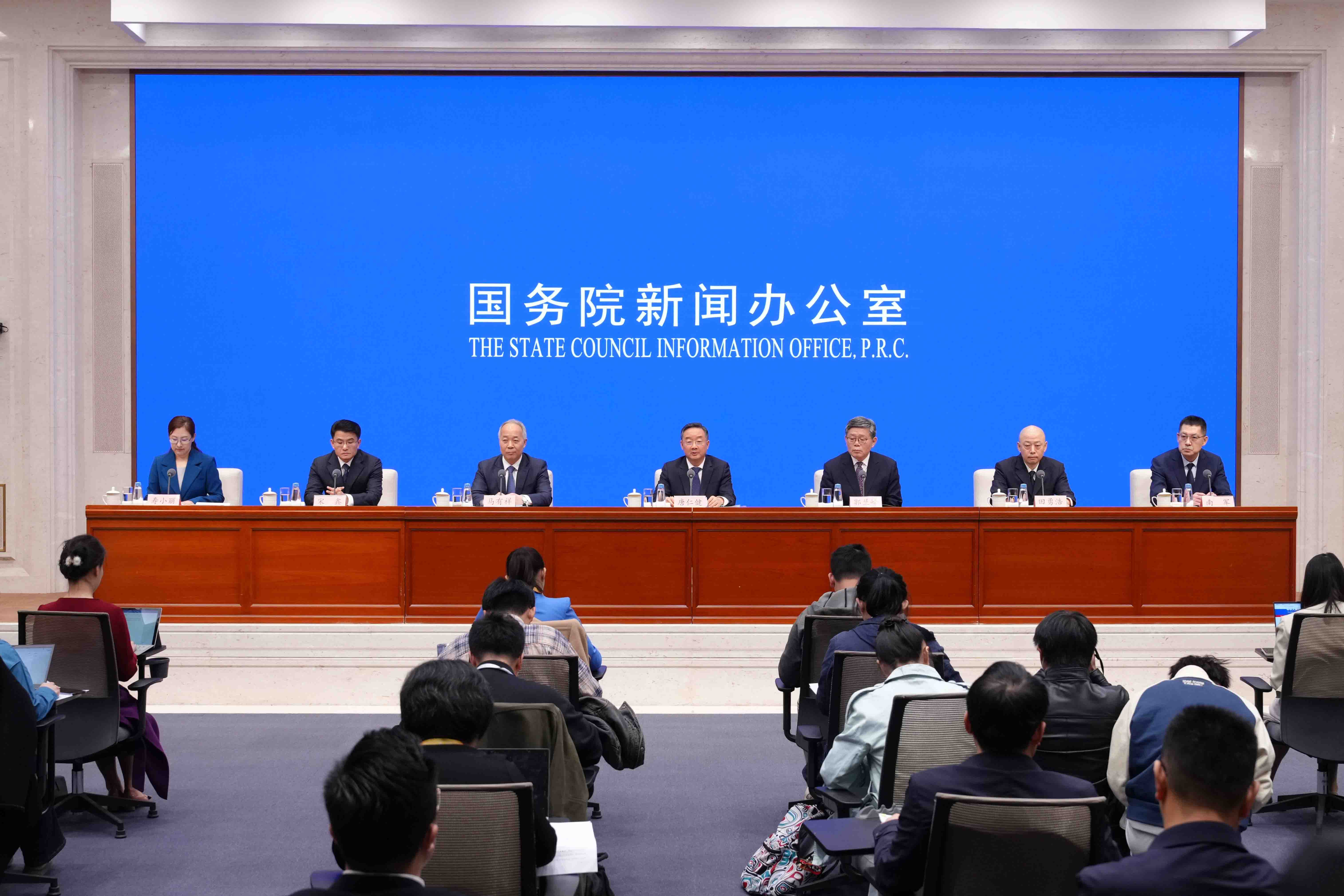 国务院政策例行吹风会 采取针对性措施 保护长江珍稀濒危物种