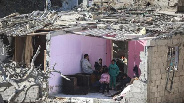 以军称打击巴武装组织设施 巴武装组织称向以多地发射火箭弹