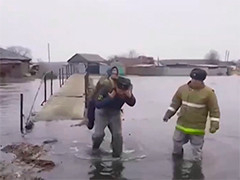 俄罗斯多地遭遇洪灾 库尔干州和秋明州进入紧急状态