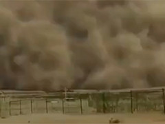 新一轮沙尘暴天气在蒙古国造成房屋损毁