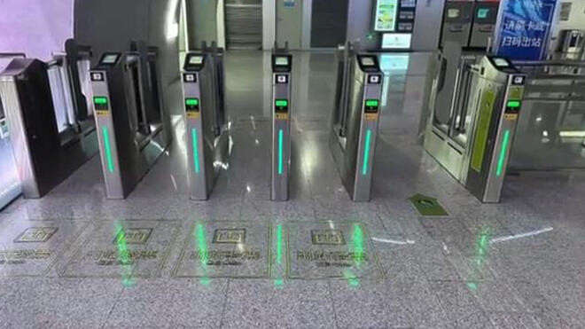 上海地铁三站试点“闸机常开”