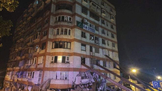 台湾花莲今天凌晨6分钟内连续发生两次6级以上地震 两幢大楼出现倾斜
