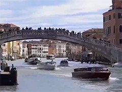 意大利威尼斯开收“进城费” 民众反应不一