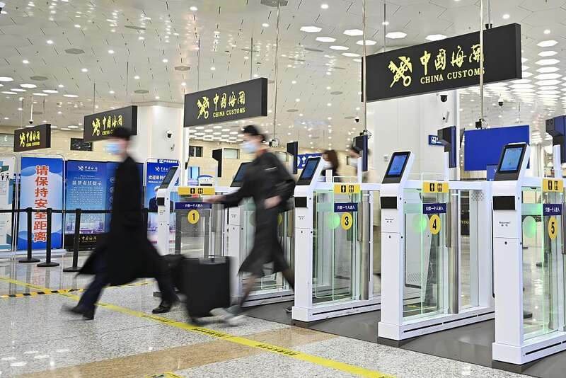 “五一”假期将至 全国口岸日均通关人数将达176万人次
