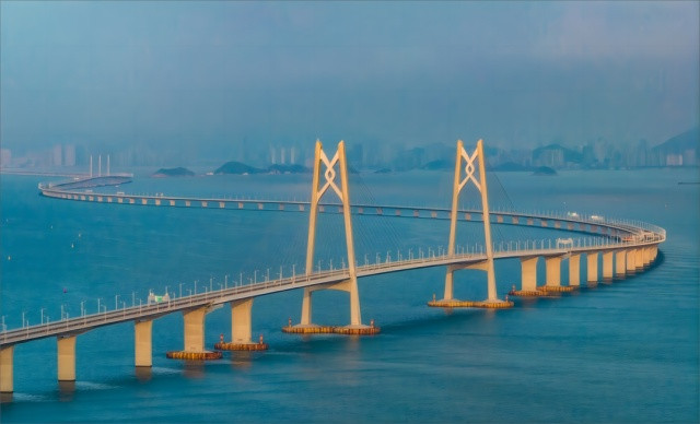 “五一”假期将至·出行 假期期间港珠澳大桥小型客车免费通行