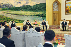 王沪宁会见中国国民党民意代表参访团