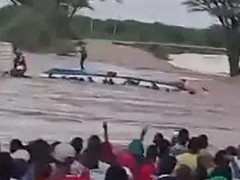 肯尼亚红十字会表示 一艘载客船只倾覆 至少2人死亡