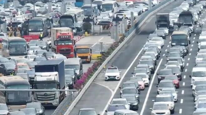 上海高速公路迎来返程高峰 警方多措并举保通畅