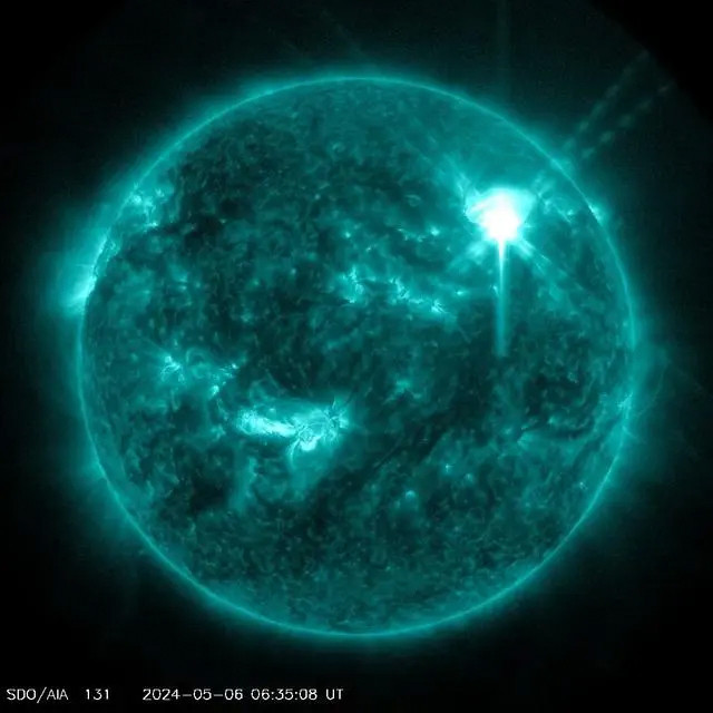 昨天太阳再次爆发X4.5级强耀斑 未来几天太阳或爆发多次强耀斑