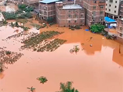 广西南宁 降雨逐渐减弱 积水最高时一度没过桌面