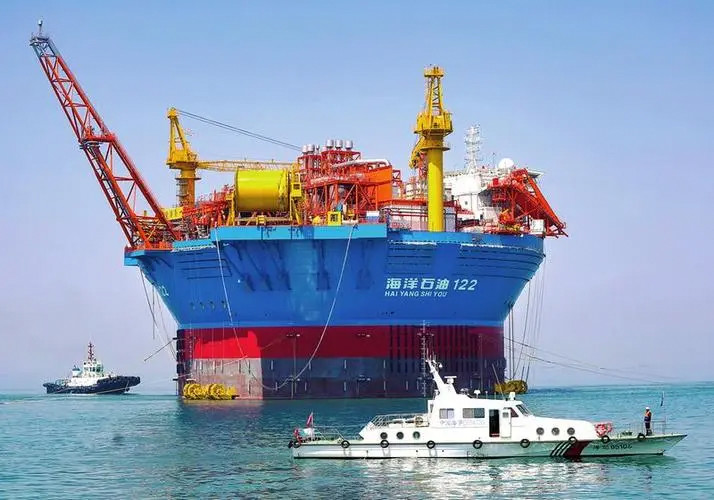 亚洲首艘圆筒型“海上油气加工厂”成功装船
