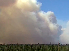 加拿大西部野火持续肆虐 数千民众紧急撤离
