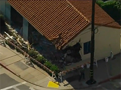 美国 特斯拉高速撞向房屋 造成3死3伤