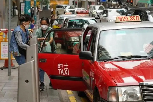 香港出租车拟调价 起步价加两元