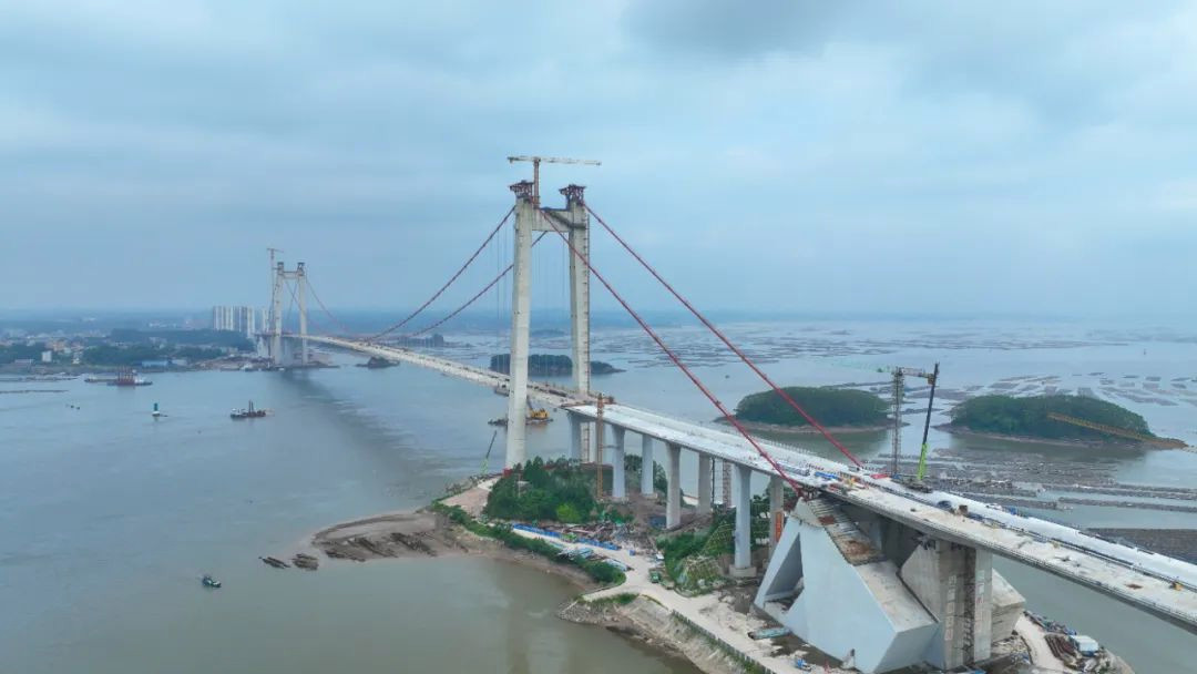 广西钦州龙门大桥全线顺利贯通