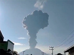 尼加拉瓜一火山喷发 羽流高度达2000米