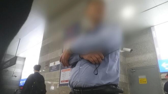 上海：“黄牛”拉客“黑车”宰客 警方再度出击虹桥枢纽