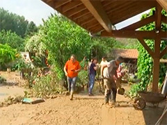 法国北部遭遇泥石流 部分居民被疏散