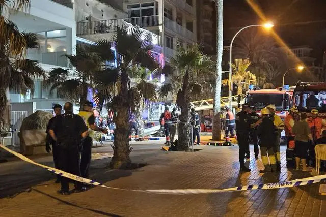 西班牙马略卡岛一餐厅屋顶坍塌 至少4人死亡