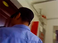 液化气泄漏老人浑然不知 民警破门营救