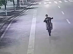 “飙车炸街”扰乱交通 交警部门依法查处
