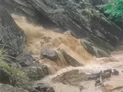 重庆秀山出现短时强降雨 引发局地山洪