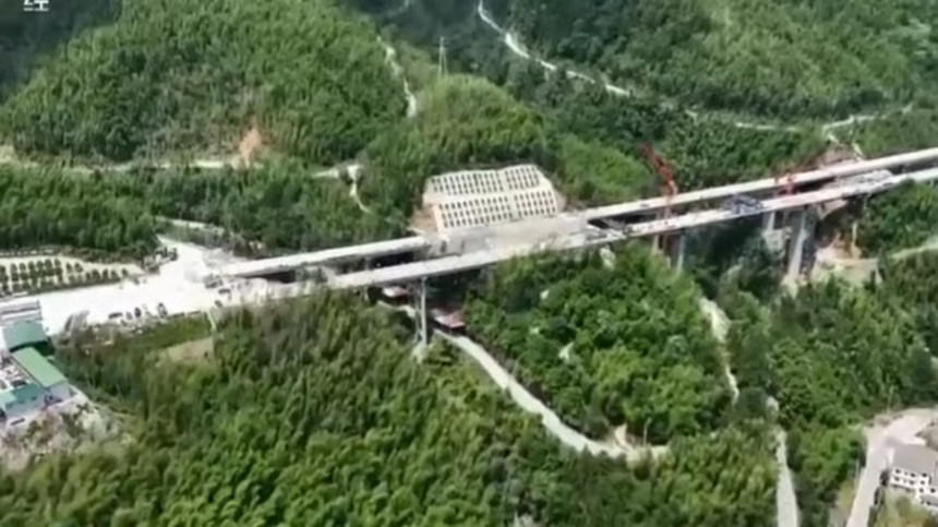 湖北咸宁至江西九江高速公路（湖北段）贯通