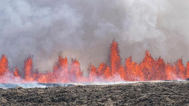 冰岛雷克雅内斯半岛一火山再次喷发