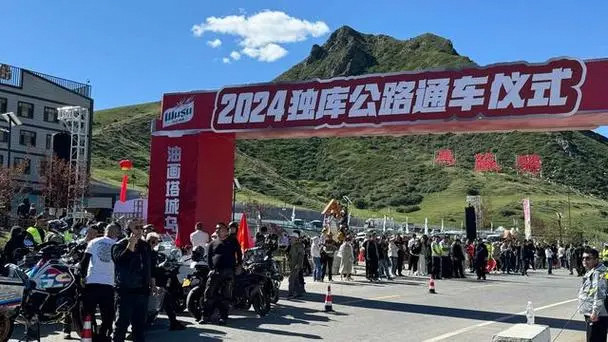 新疆独库公路恢复全线通车