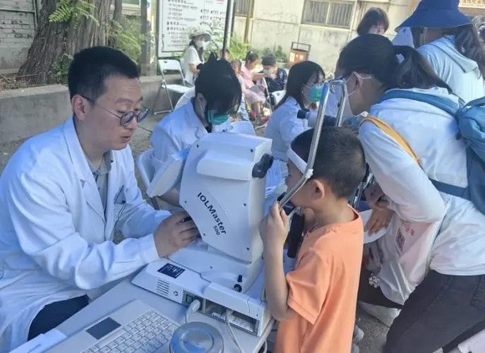 国家卫生健康委发布新版近视防治指南