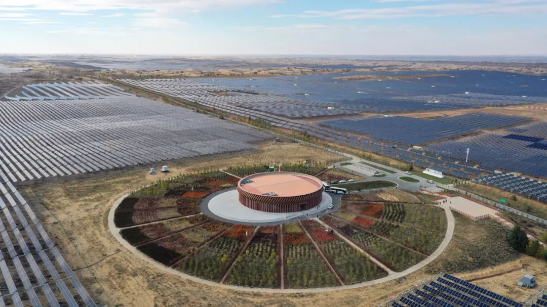 我国单体容量最大沙漠光伏项目成功并网