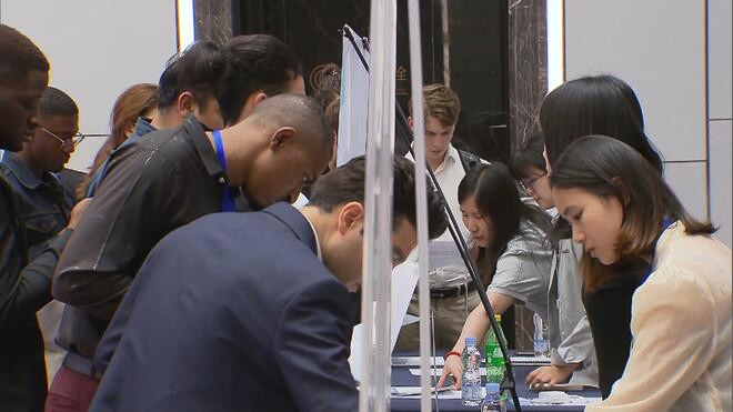 上海打造先导产业人才梯队 临港举办海外留学生招聘会