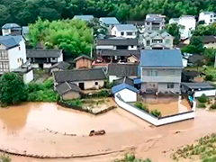 福建三明 强降雨致农田被淹民房积水 紧急转移群众