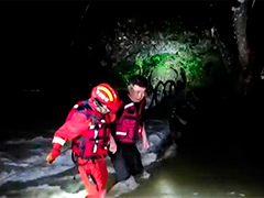 福建永泰 强降雨致游客被困山上 消防紧急救援