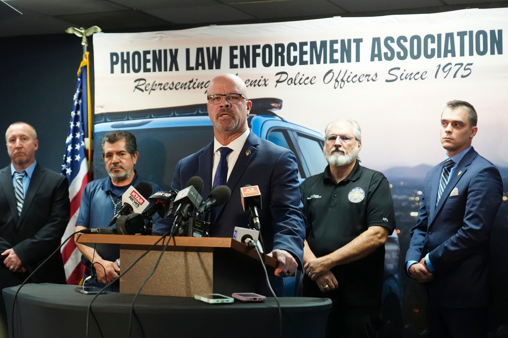 美国司法部发布报告称 凤凰城警方有种族歧视和过度使用武力行为