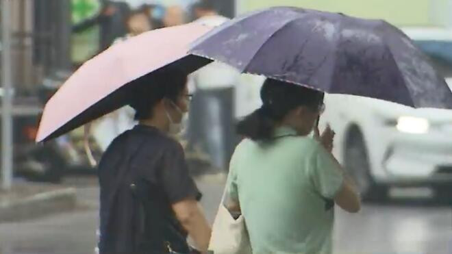 上海昨日高挂暴雨雷电“双黄”预警 华东空管全力保障航班运行