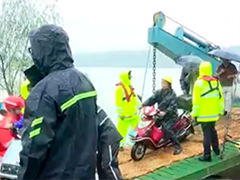 浙江杭州 富春江水位超警 紧急转移岛上居民