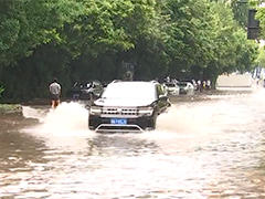 杭州九溪 江水倒灌进小区 多部门迅速响应